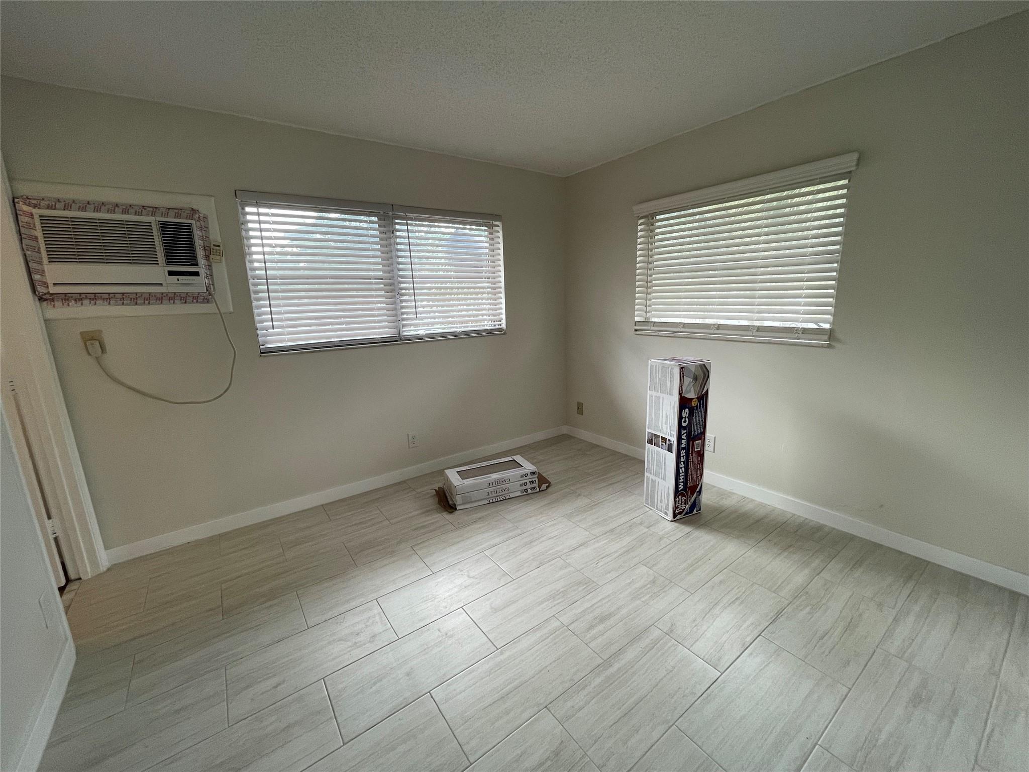 VILLAGE PARK AT OAKLAND C - Residential Lease
