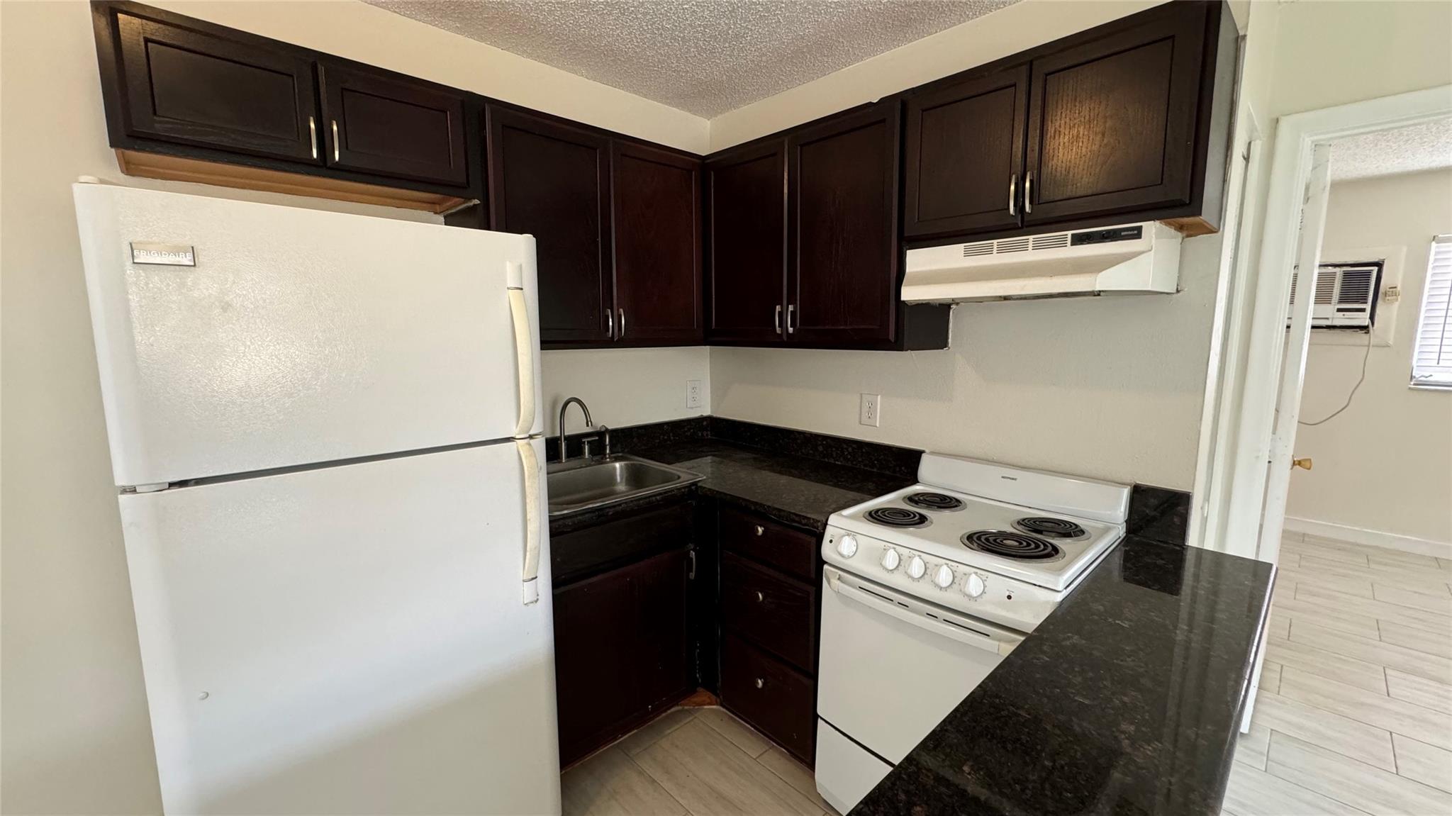 VILLAGE PARK AT OAKLAND C - Residential Lease