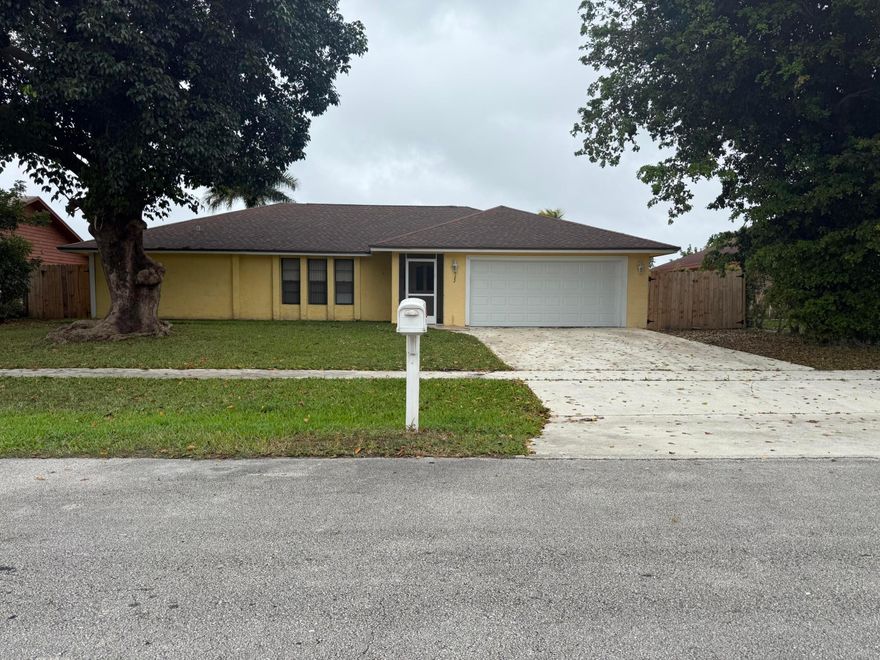 Nicely kept home in the heart of La Mancha features a 3 bedroom 2 bath home with a 2 car garage and a nice size fenced back yard