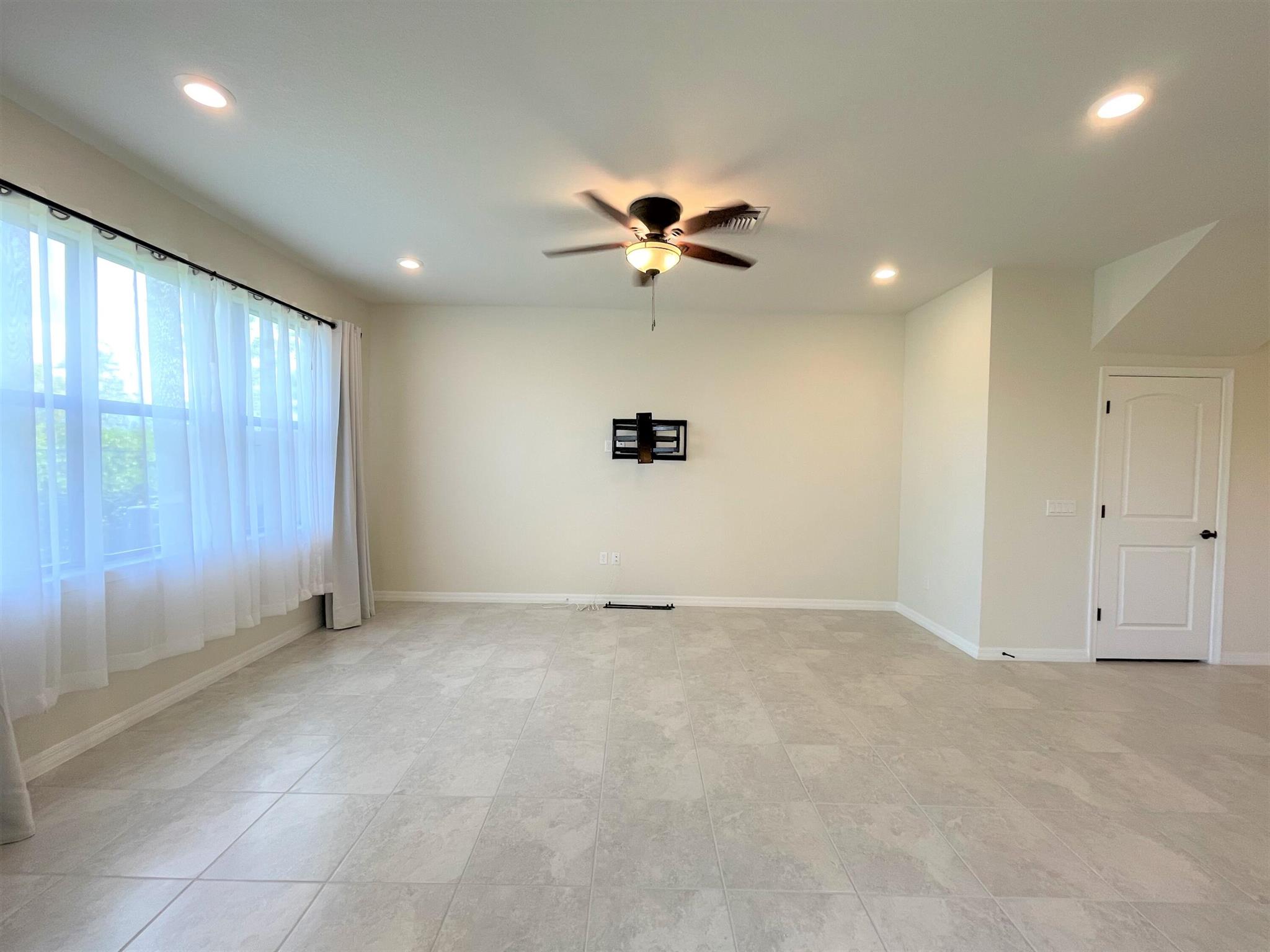 FIELDS AT GULFSTREAM POLO - Residential Lease