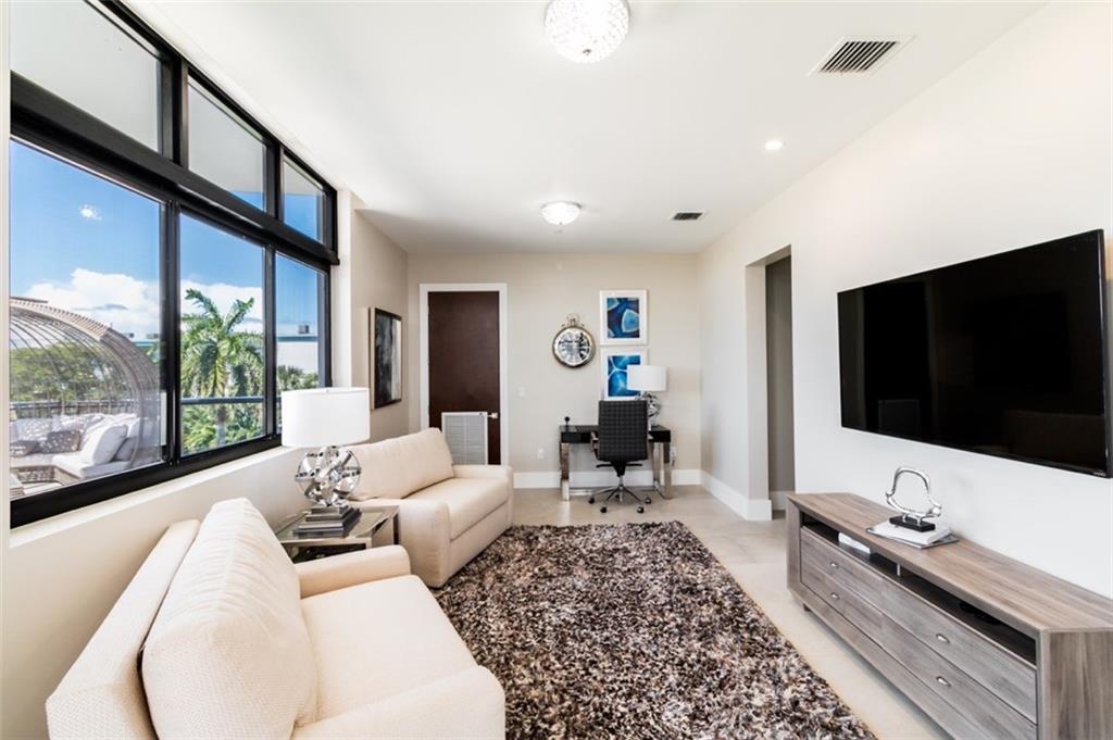 The Palms Of Venice Condo - Residential Lease