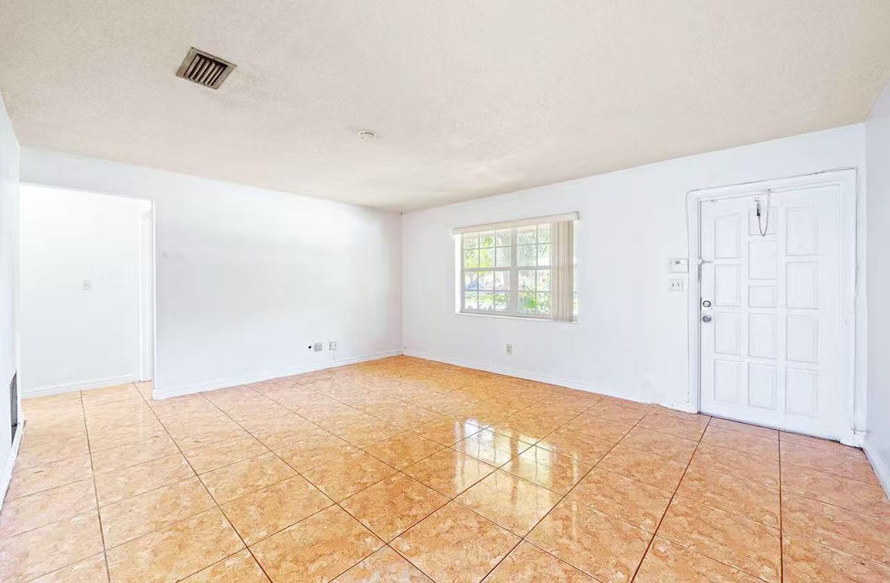 HOLLYWOOD BEACH GARDENS - Residential Lease