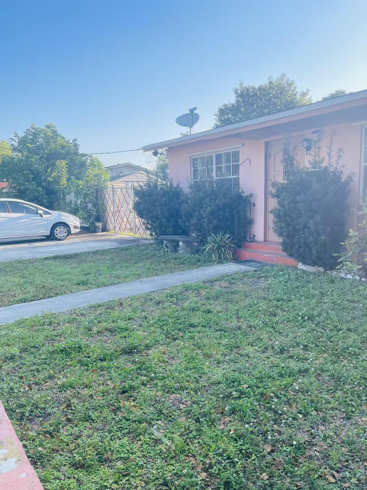 HOLLYWOOD BEACH GARDENS - Residential Lease