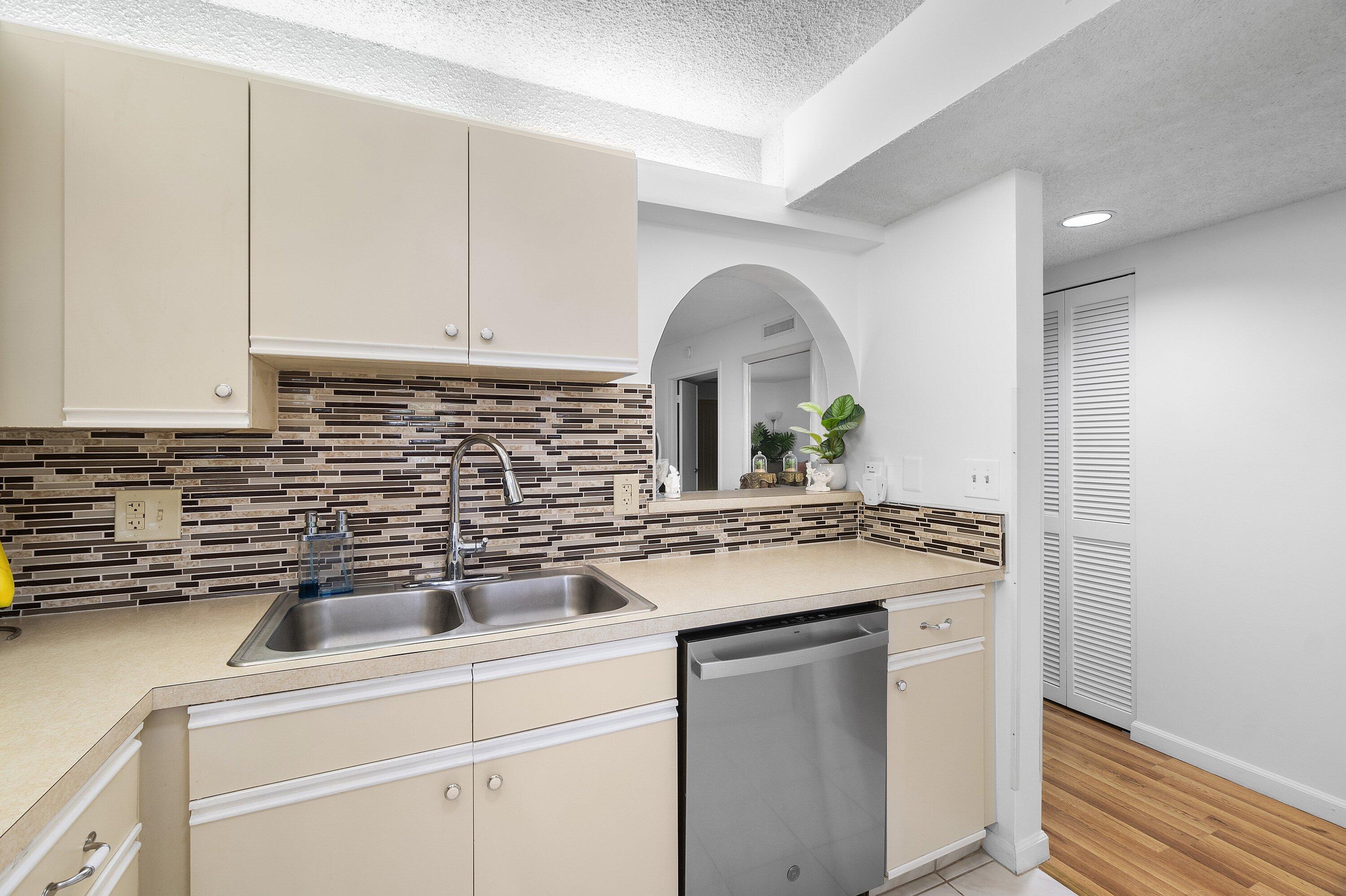 BANYAN SPRINGS - Residential Lease