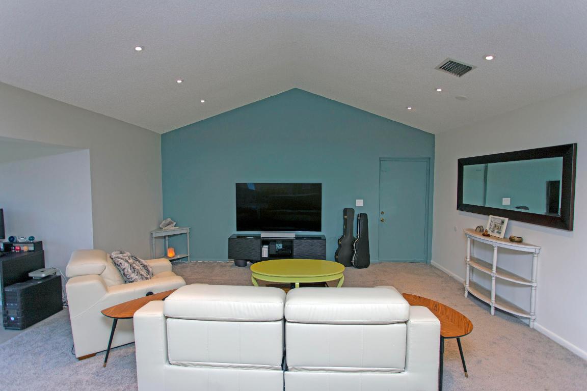 LAKES OF WOODHAVEN II COND - Residential