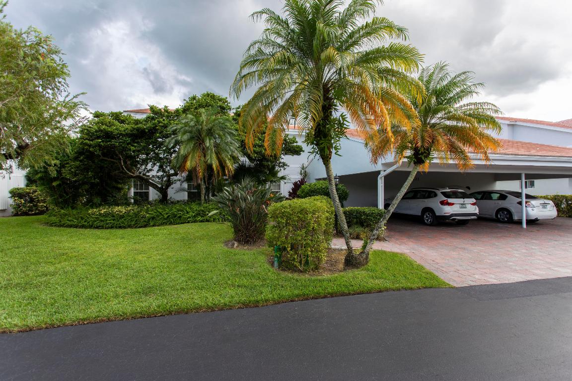 LAKES OF WOODHAVEN II COND - Residential