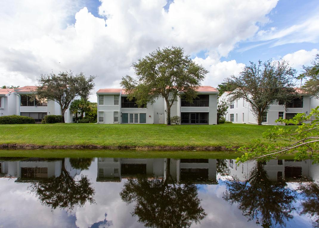 LAKES OF WOODHAVEN II COND - Residential