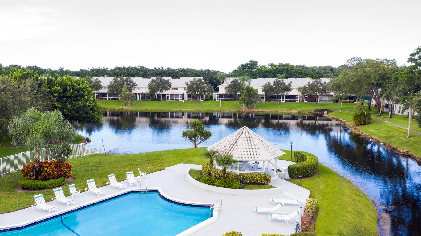 LAKES OF WOODHAVEN II COND - Residential