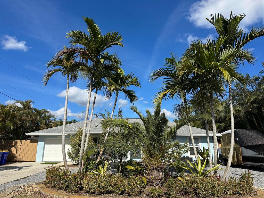 Photo of 8171 SE Evergreen Street, Hobe Sound, FL 33455 (MLS # R11161485)