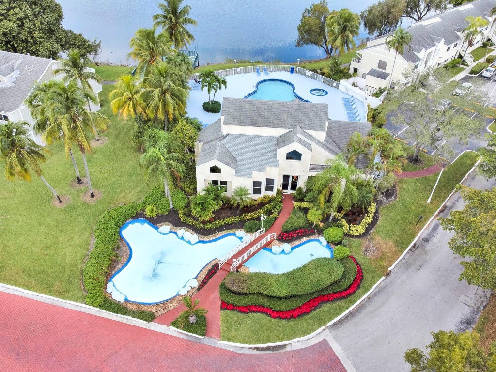 Summer Lakes Condo - Residential