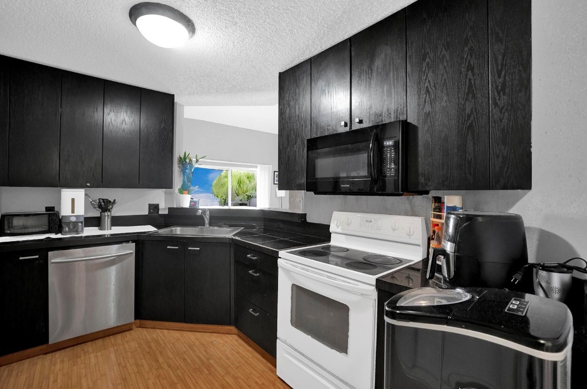 Summer Lakes Condo - Residential