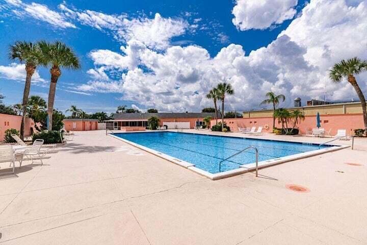 Colonnades Condominium - Residential