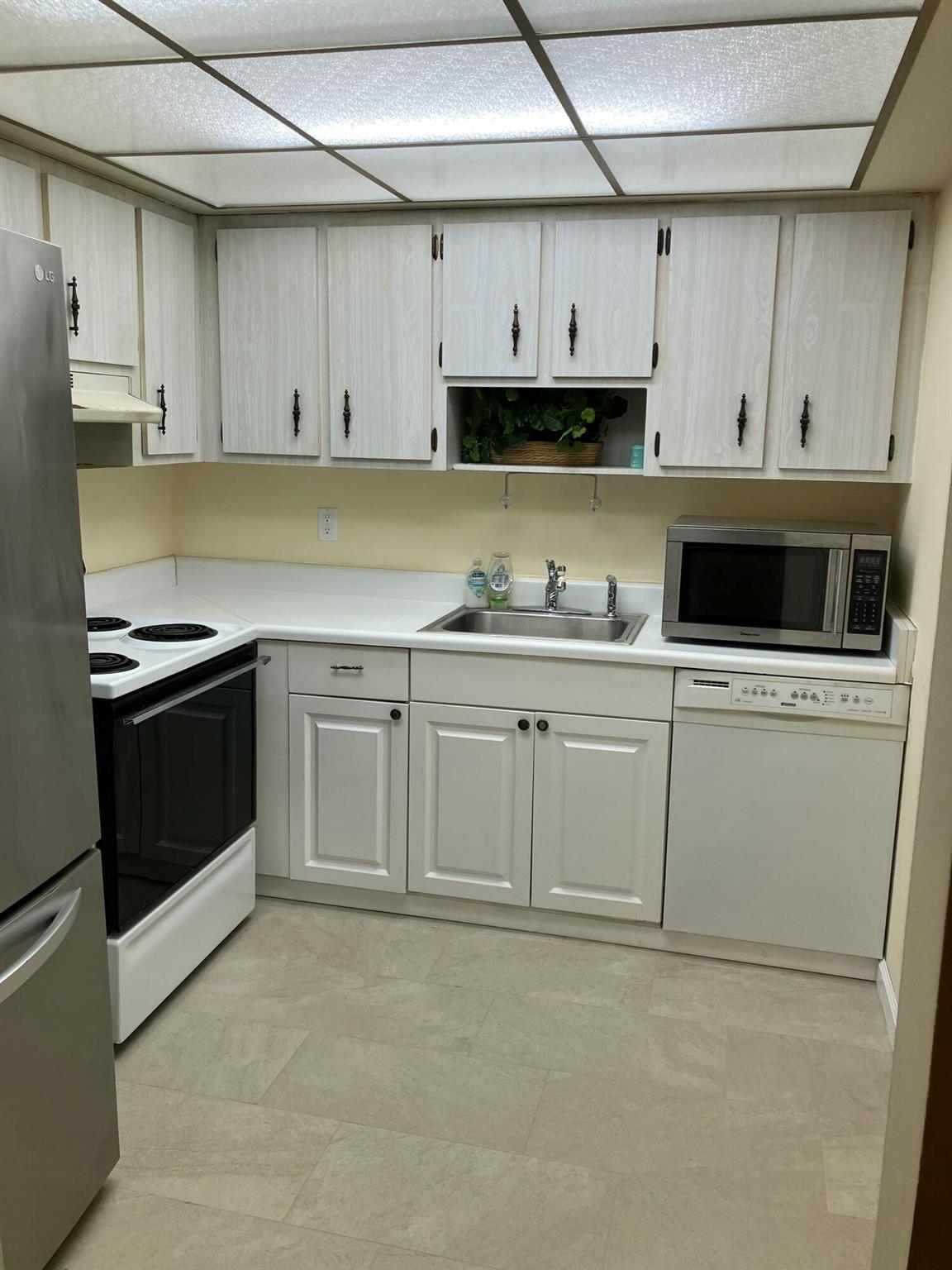 POPPLETON CREEK CONDO - Residential Lease