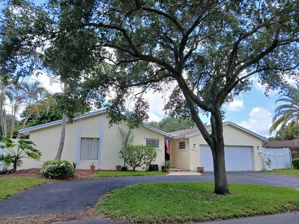 Photo of 4010 W Sailboat Drive, Cooper City, FL 33026 (MLS # B26031991)