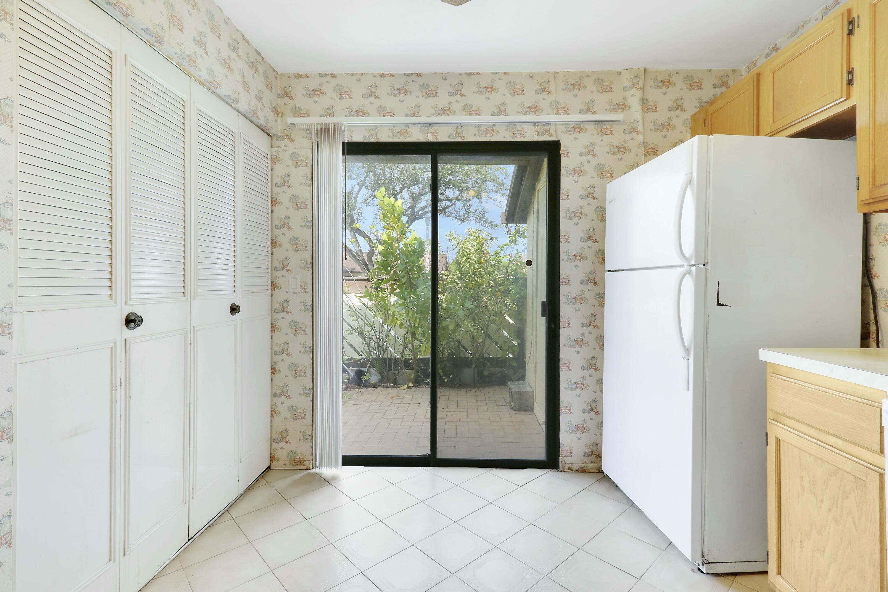 STRATHMORE GATE I UNIT TWO - Residential