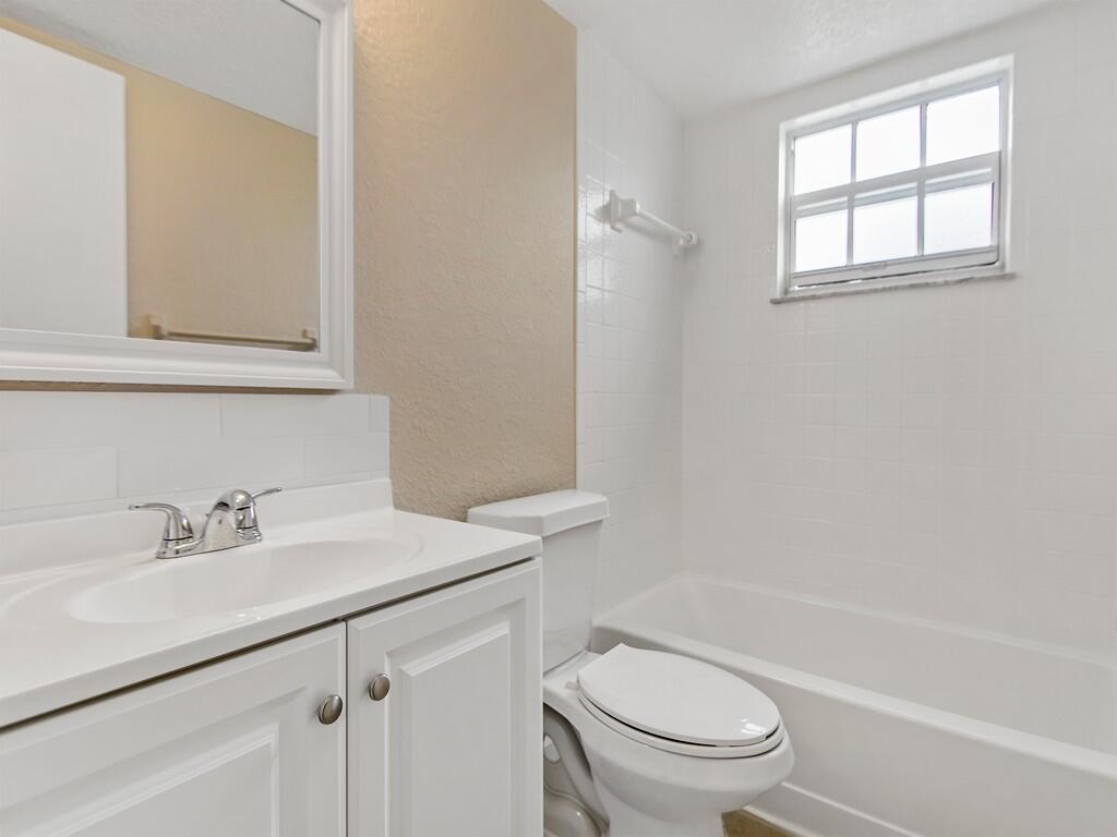 MIDPORT PLACE I, A CONDOMINIUM - Residential