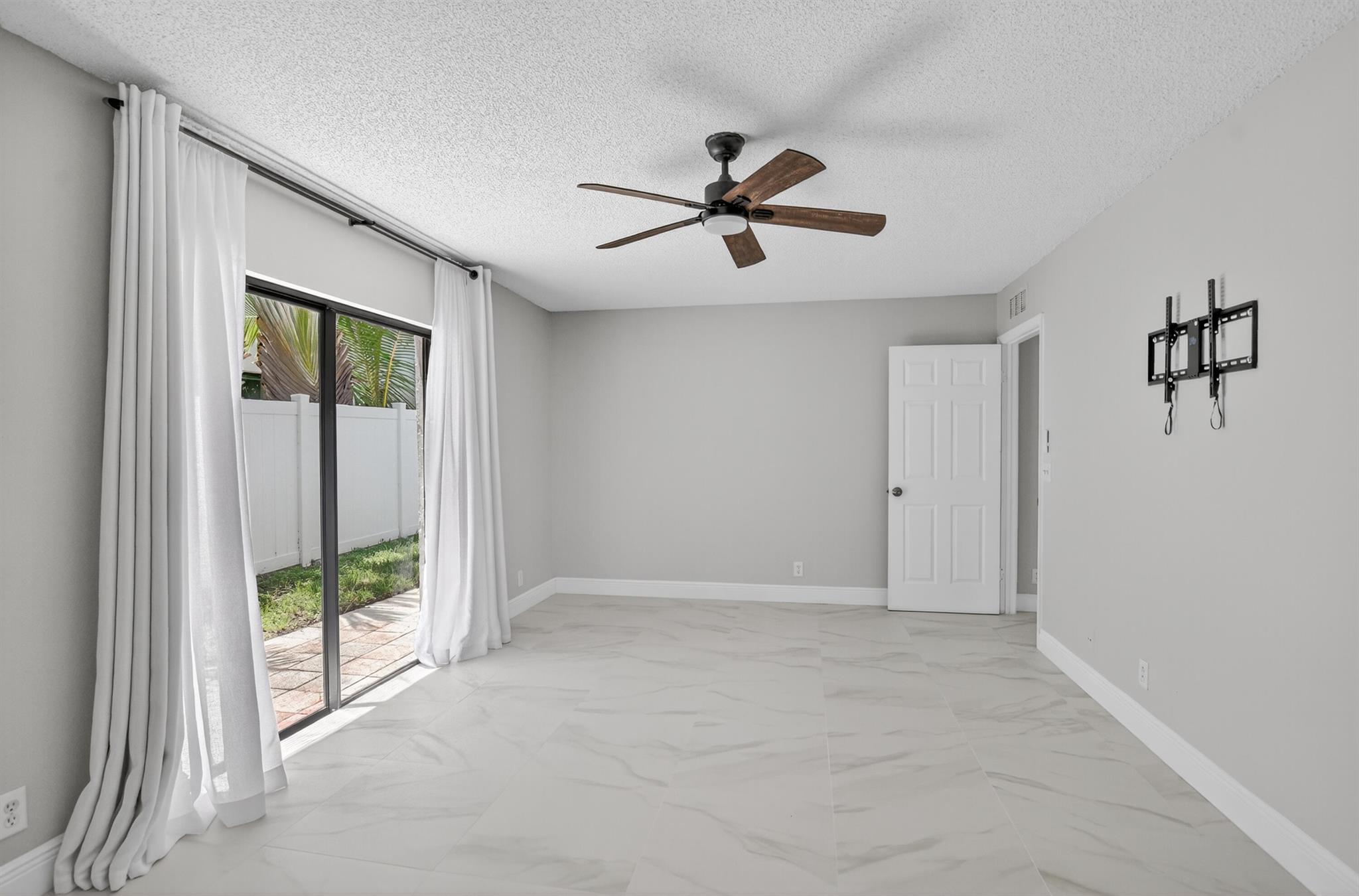 BOCA RATON HILLS SEC 2 - Residential Lease