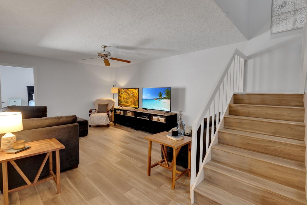 Photo of 1128 11th Terrace, Palm Beach Gardens, FL 33418 (MLS # R10970394)