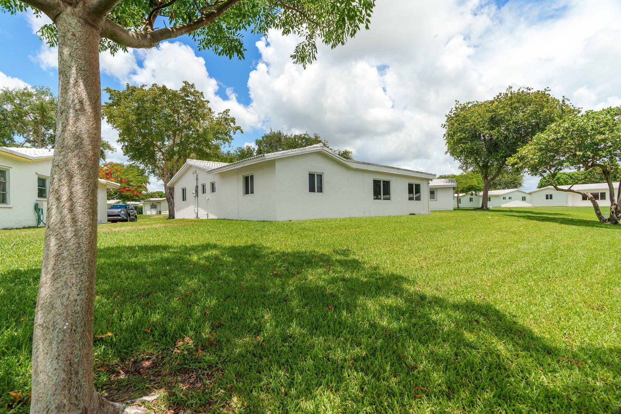 Lauderdale West 3 Sec 83- - Residential
