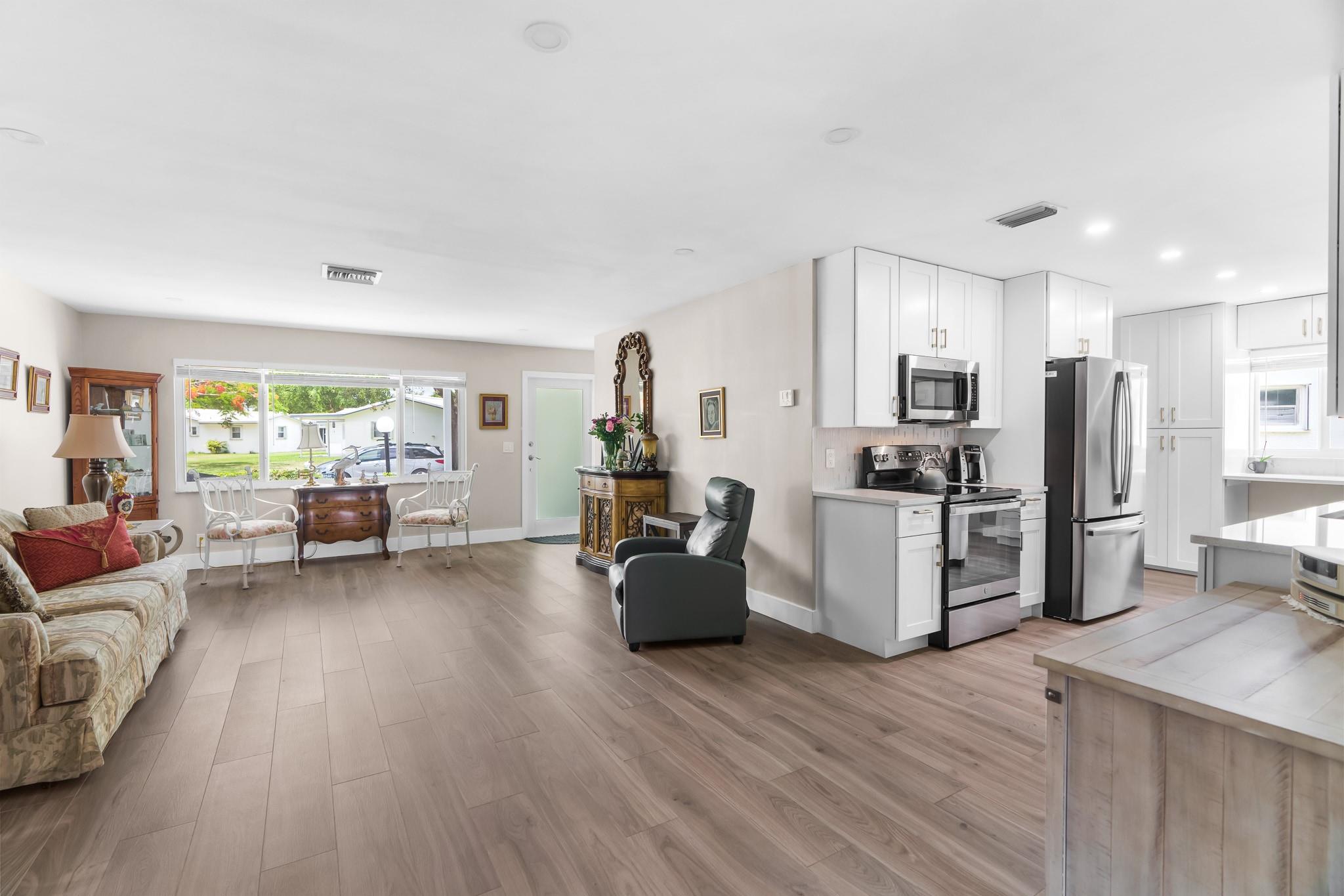 Lauderdale West 3 Sec 83- - Residential