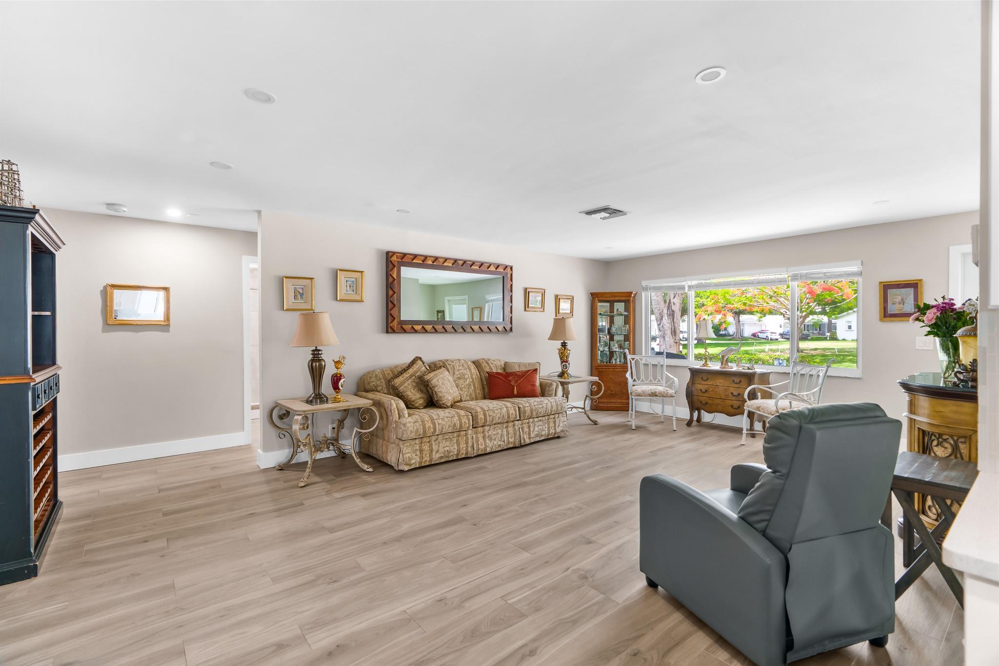 Lauderdale West 3 Sec 83- - Residential