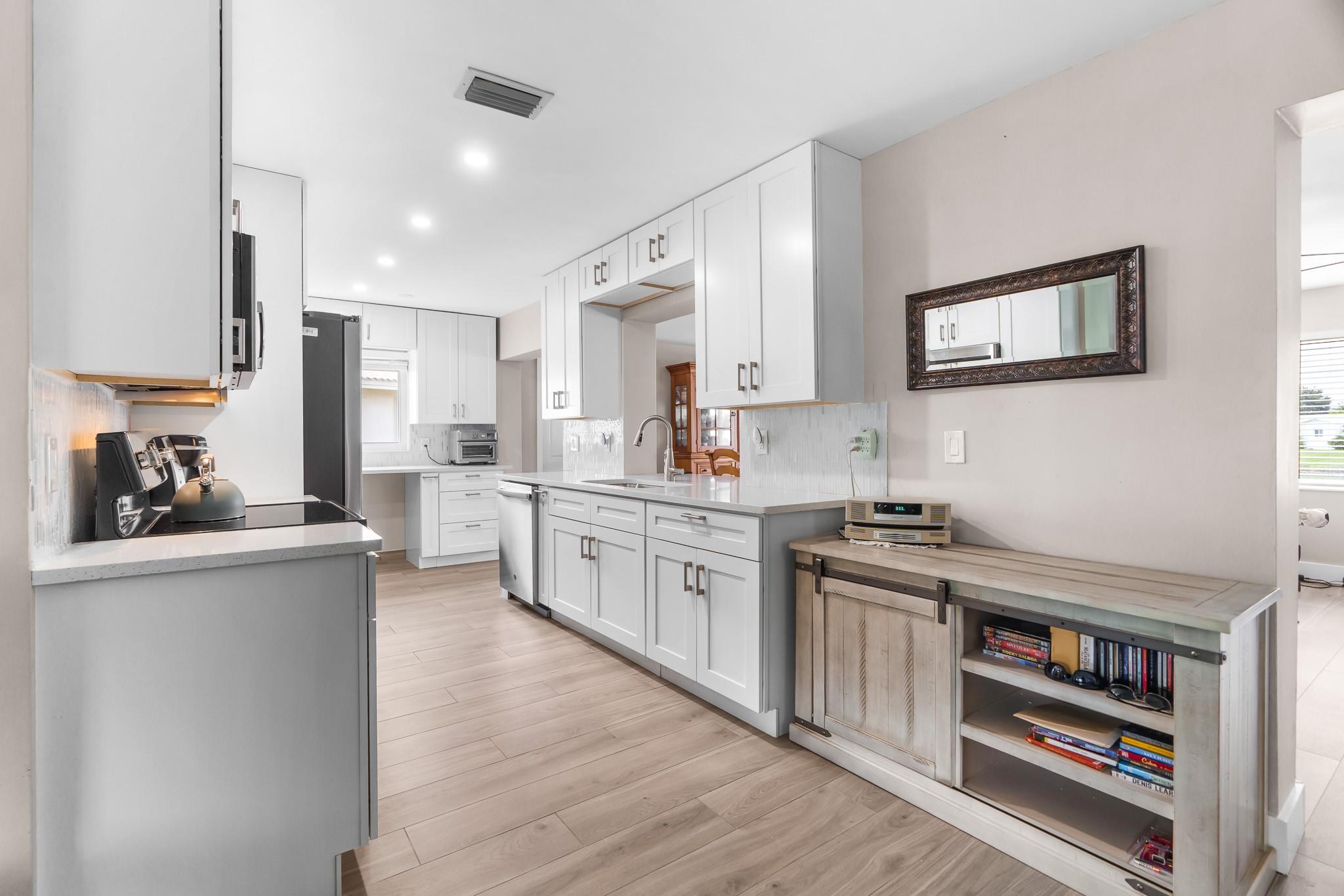 Lauderdale West 3 Sec 83- - Residential