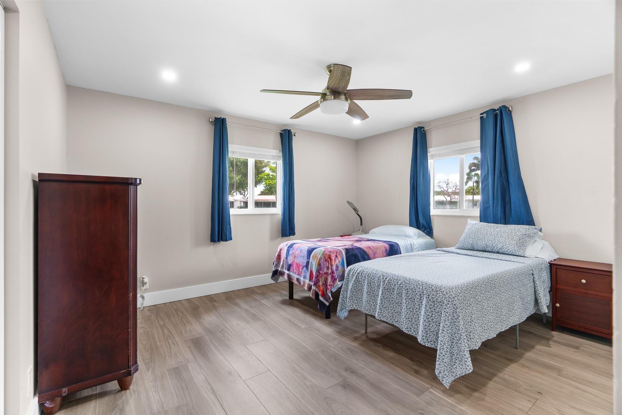 Lauderdale West 3 Sec 83- - Residential