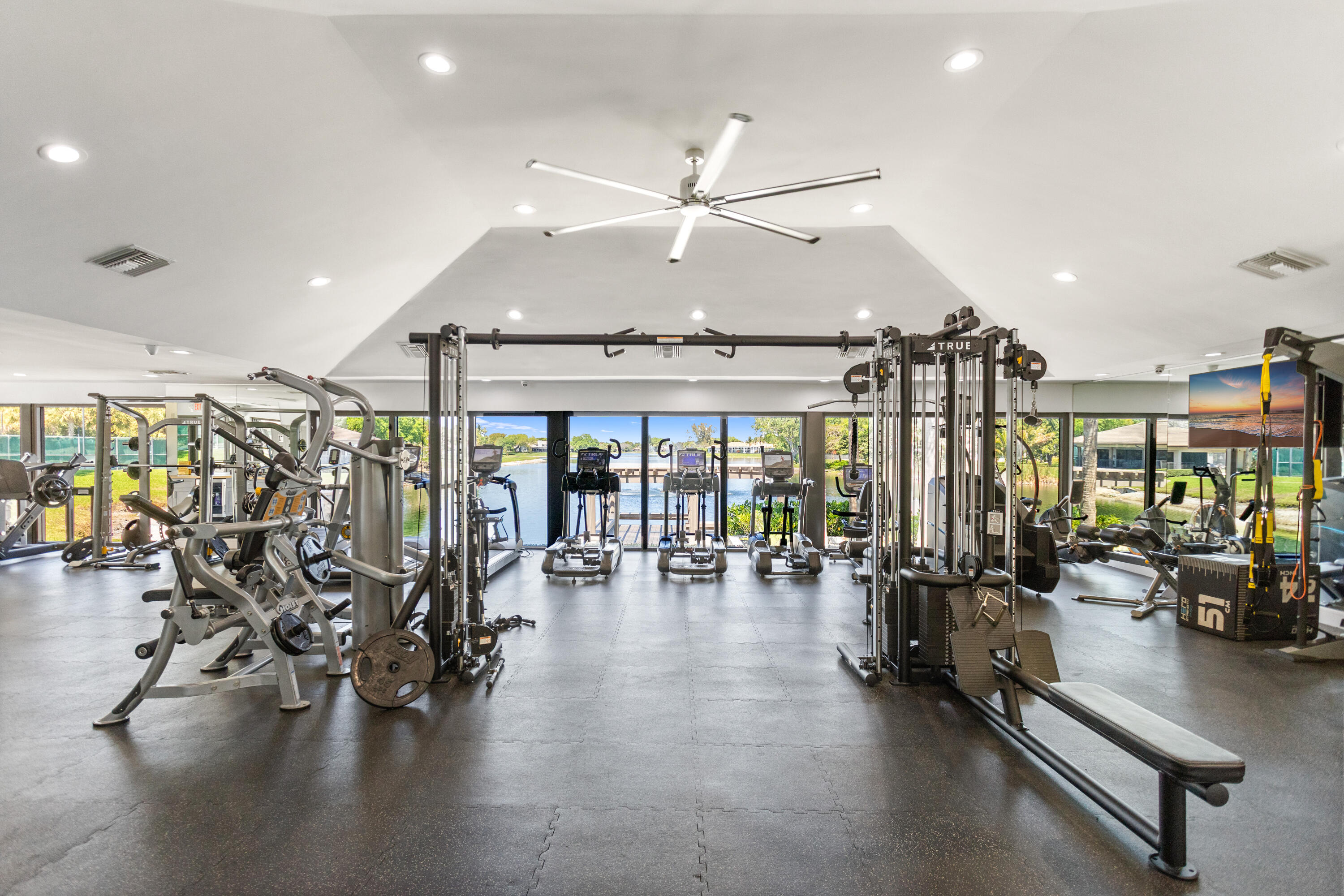 PARKLAND LAKES - Residential