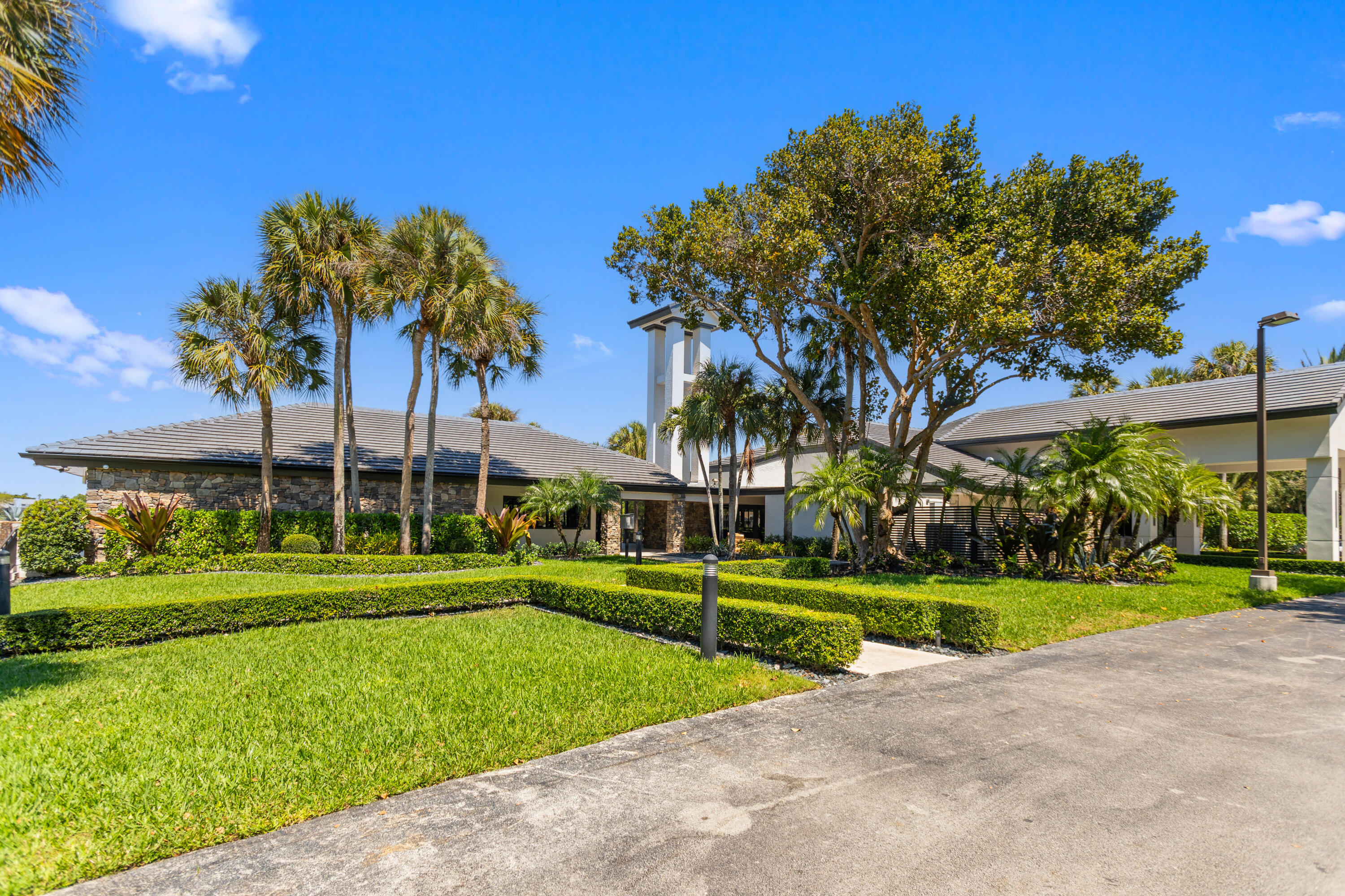 PARKLAND LAKES - Residential