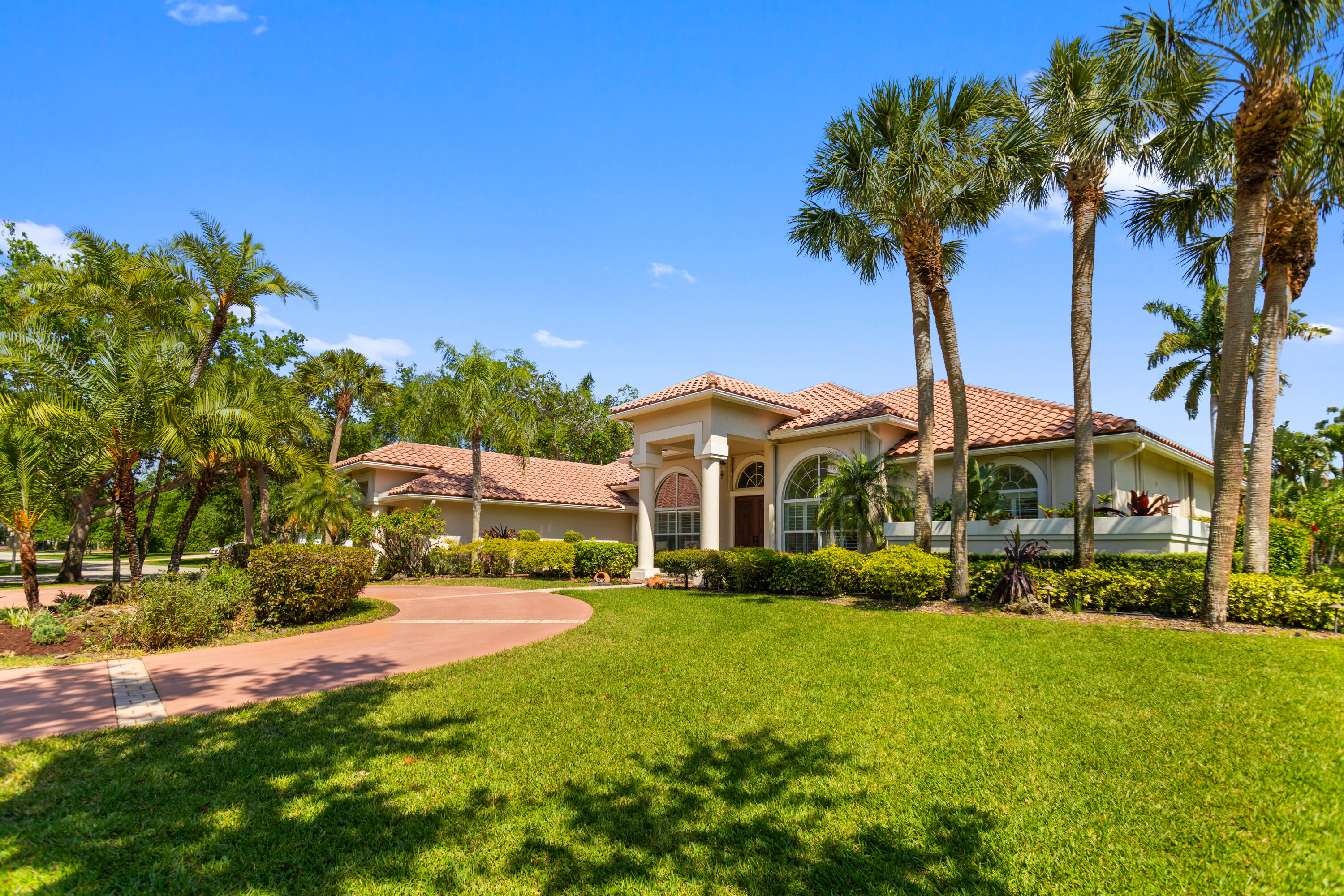 PARKLAND LAKES - Residential