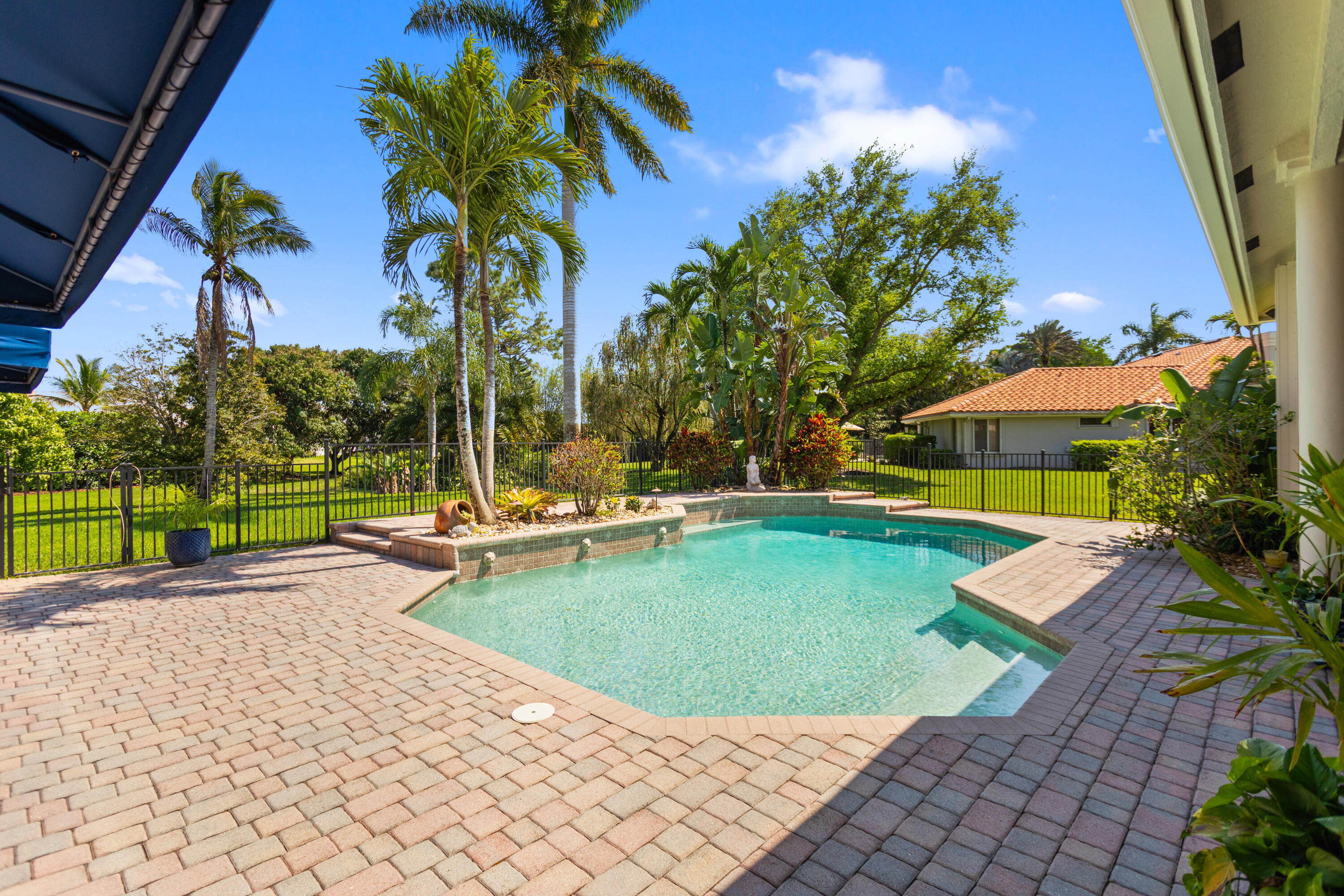 PARKLAND LAKES - Residential