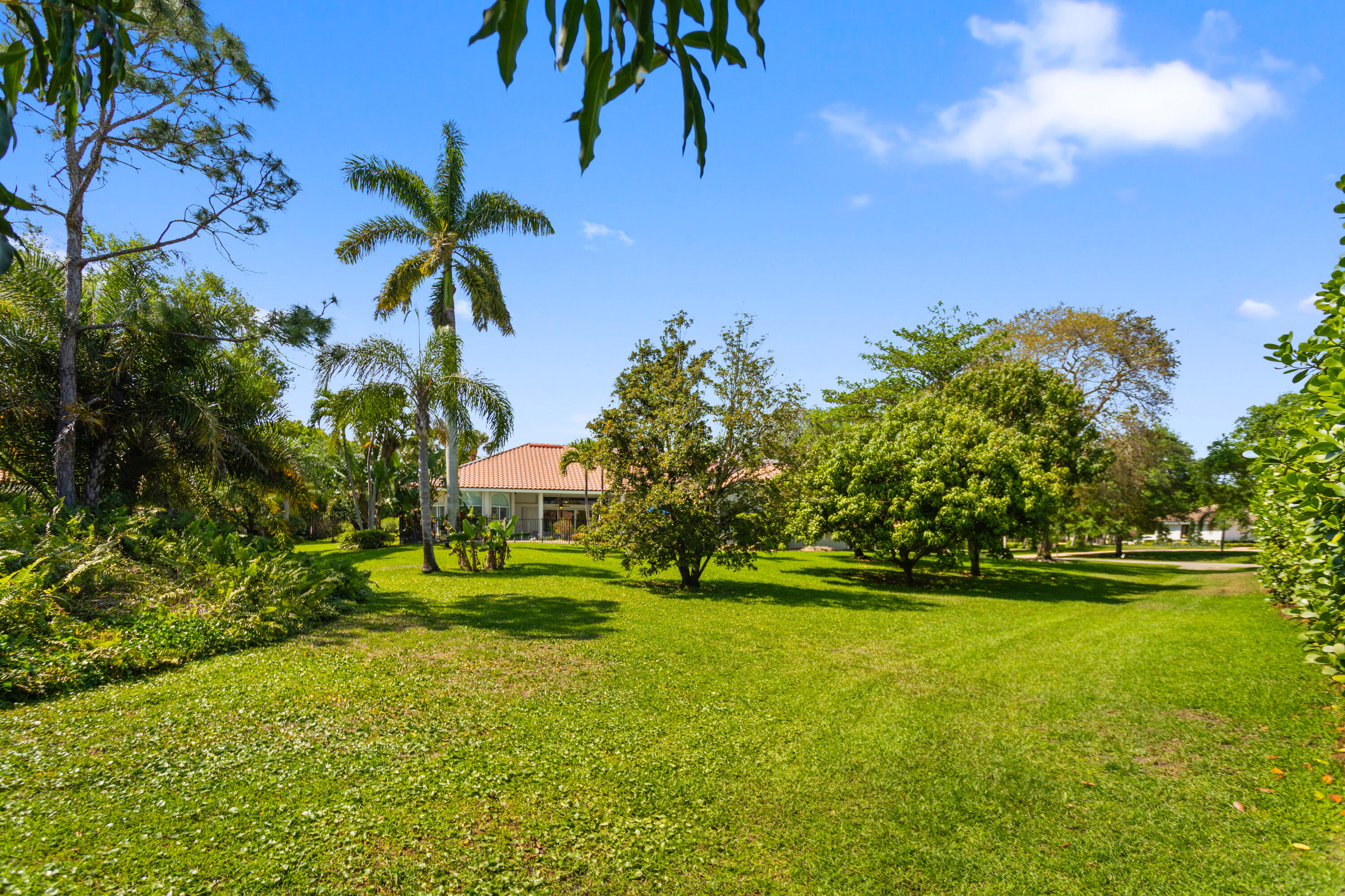 PARKLAND LAKES - Residential