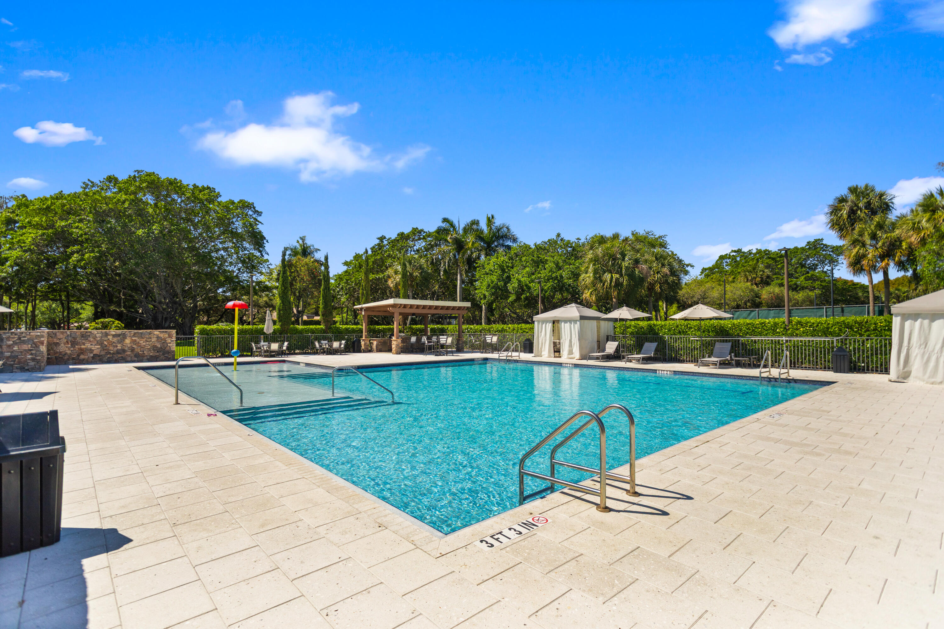 PARKLAND LAKES - Residential