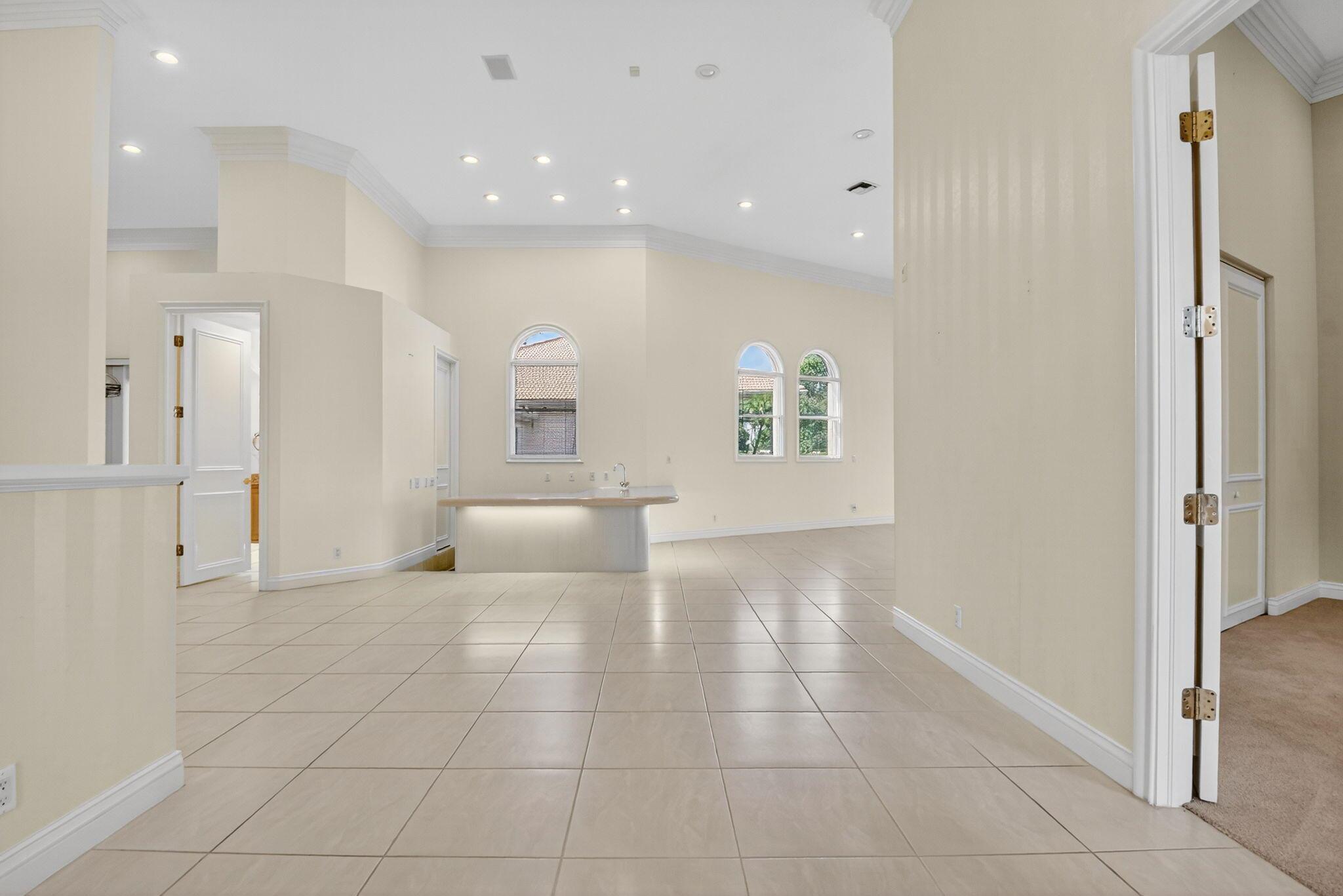 2525 Seminole Circle