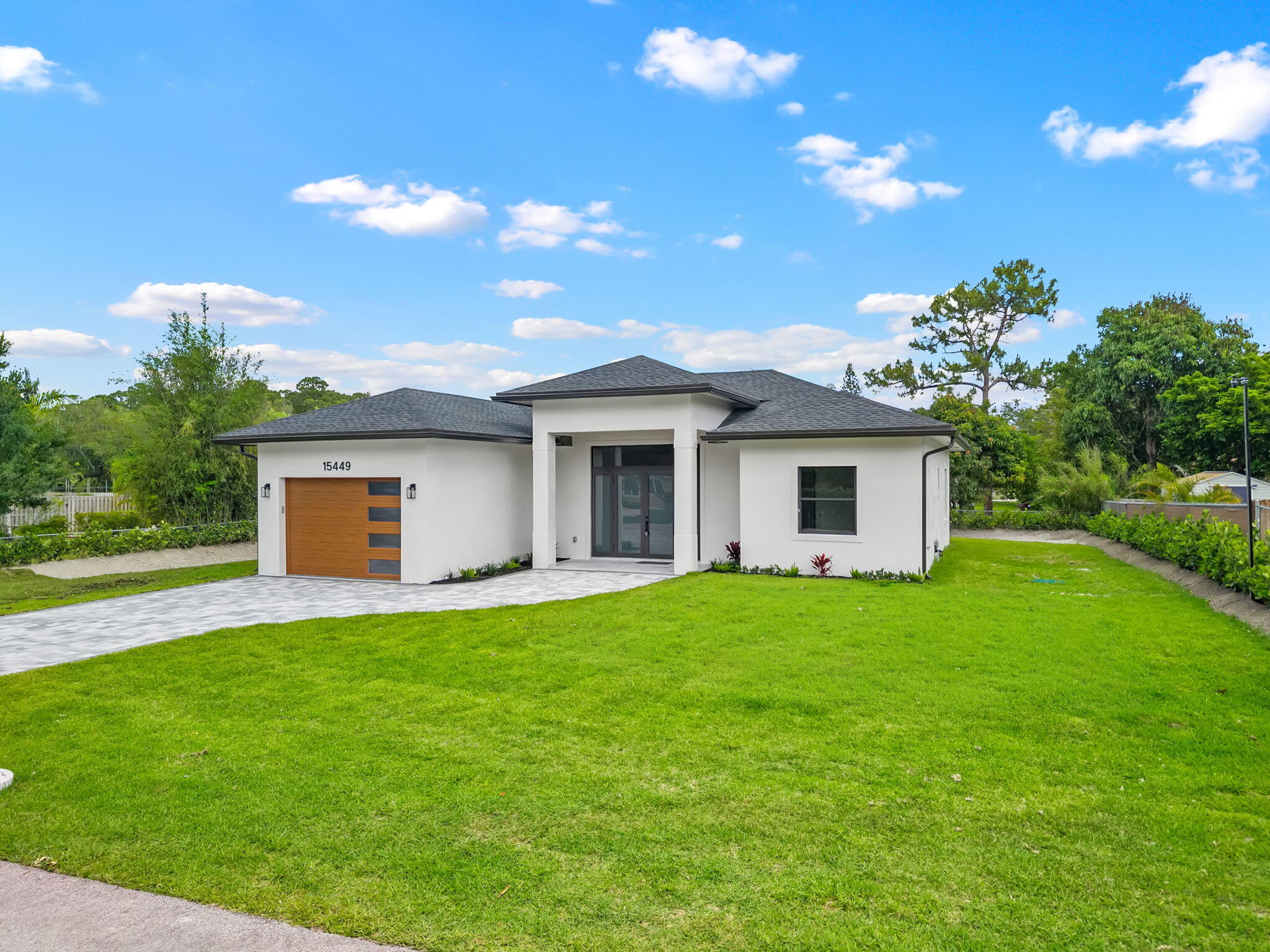 15449 Los Angeles Drive