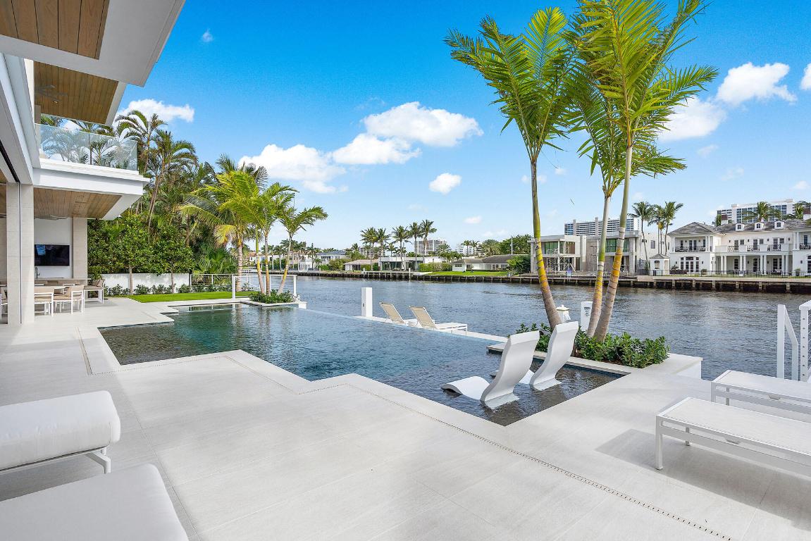 ROYAL PALM YACHT & COUNTRY CLUB - Residential