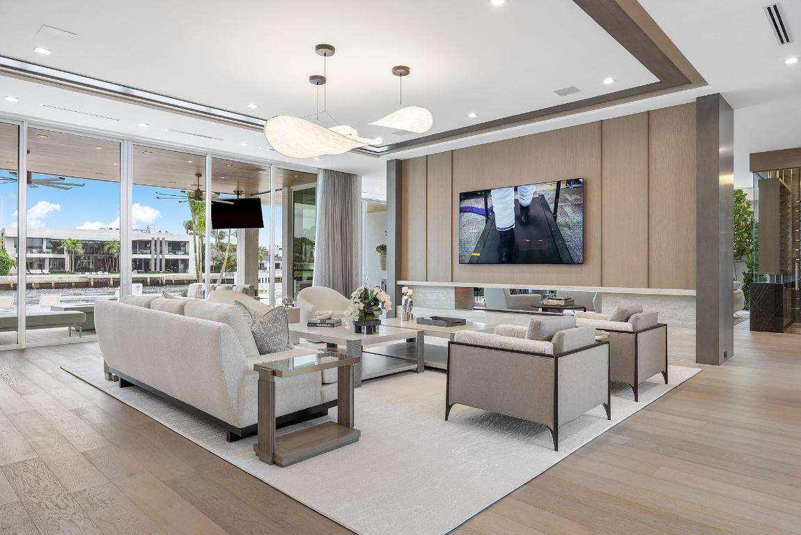 ROYAL PALM YACHT & COUNTRY CLUB - Residential