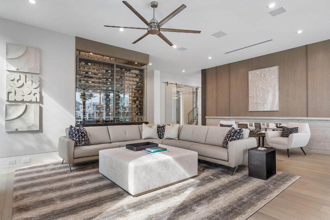 ROYAL PALM YACHT & COUNTRY CLUB - Residential