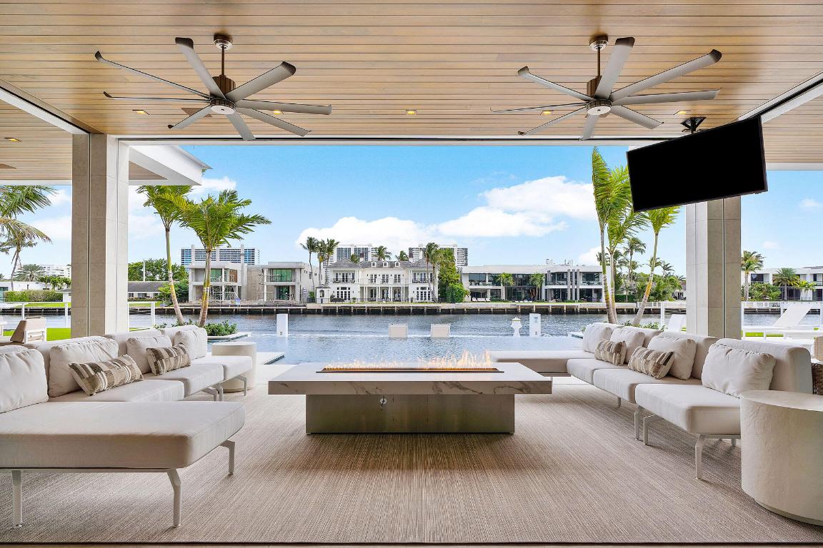 ROYAL PALM YACHT & COUNTRY CLUB - Residential