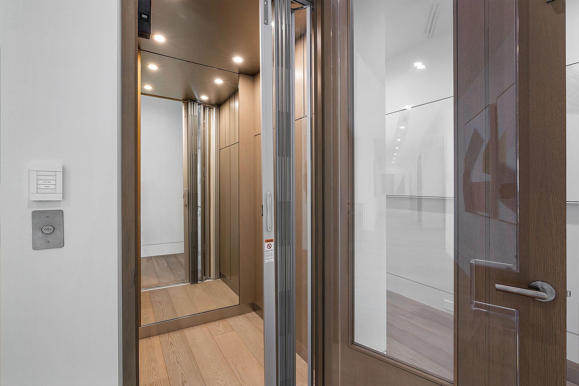 ROYAL PALM YACHT & COUNTR - Residential