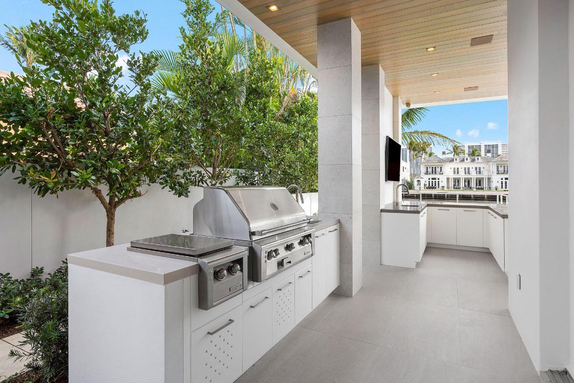 ROYAL PALM YACHT & COUNTRY CLUB - Residential