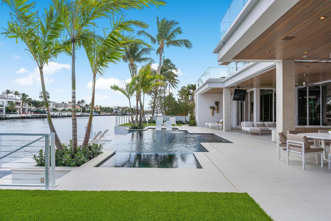 ROYAL PALM YACHT & COUNTRY CLUB - Residential