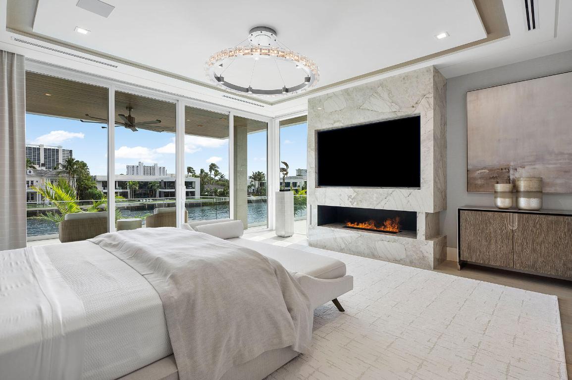 ROYAL PALM YACHT & COUNTRY CLUB - Residential