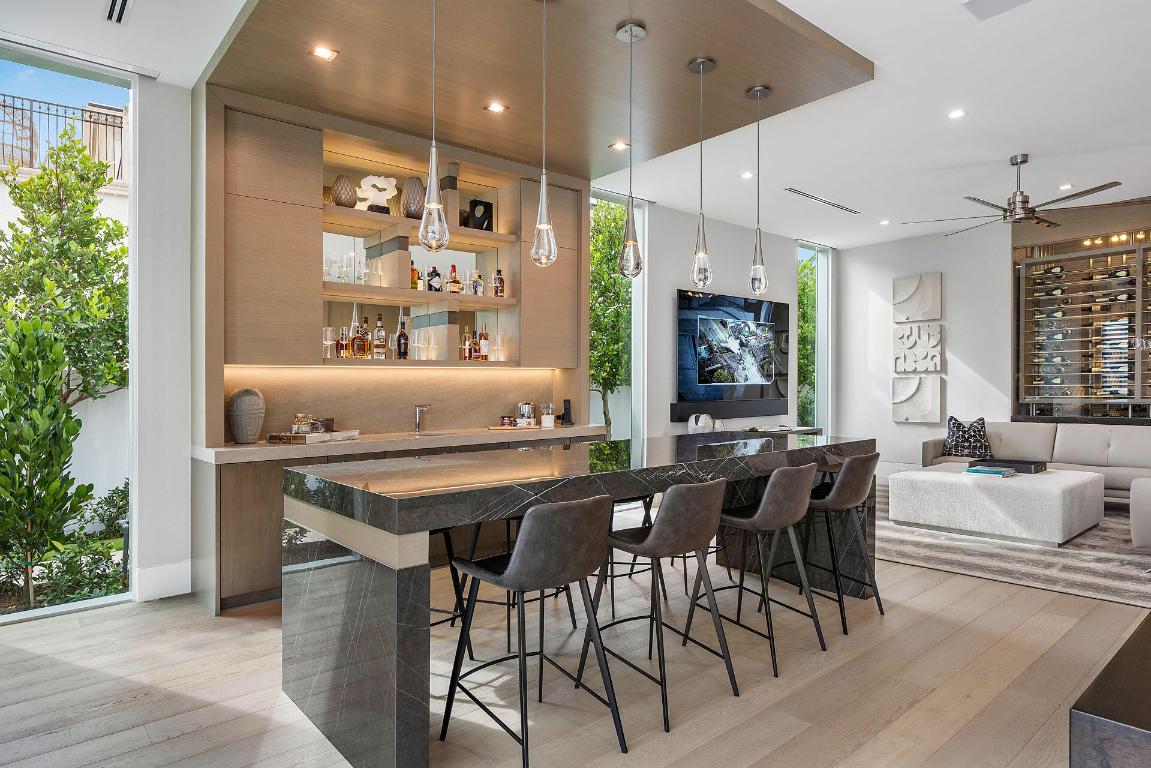 ROYAL PALM YACHT & COUNTRY CLUB - Residential