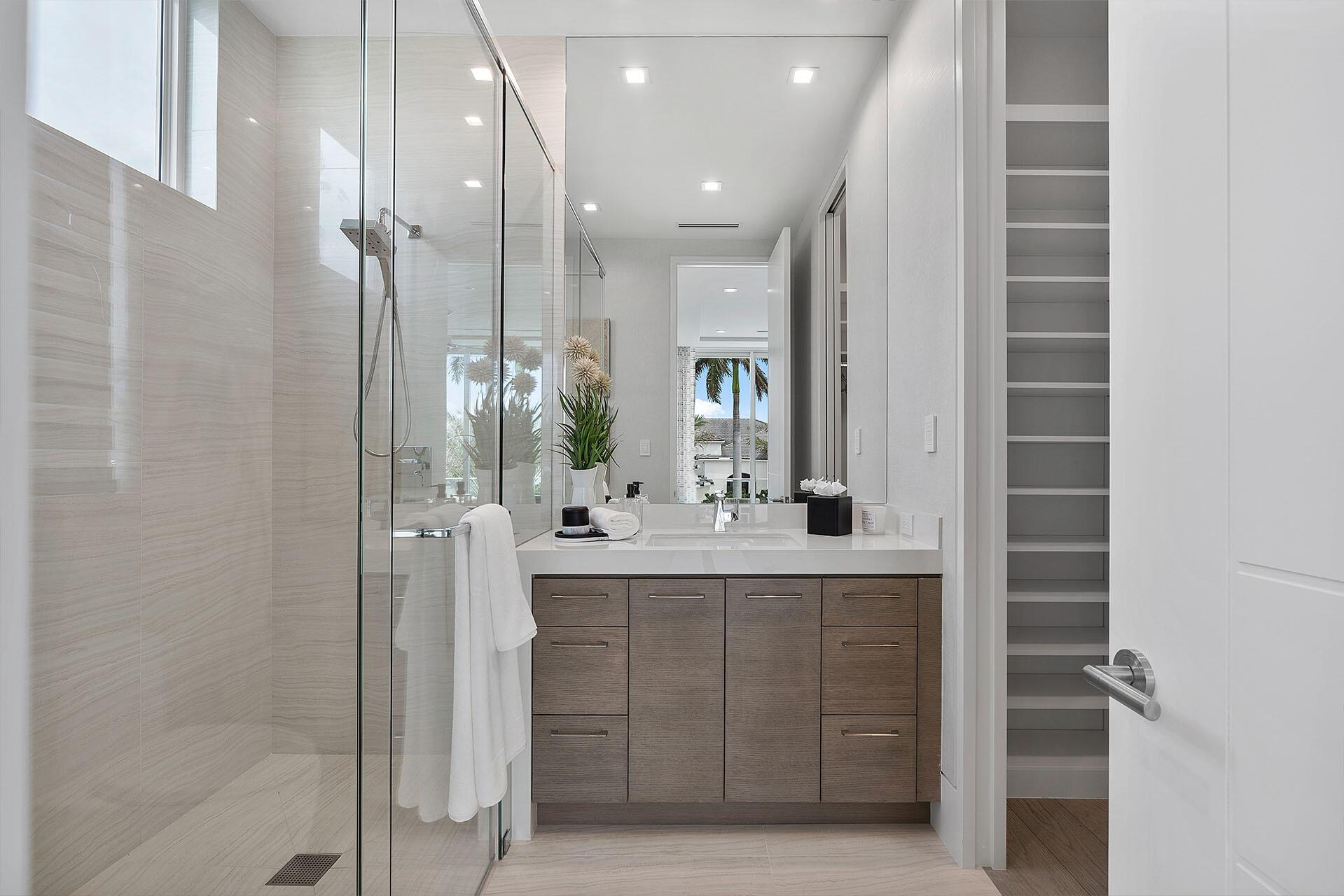 ROYAL PALM YACHT & COUNTR - Residential