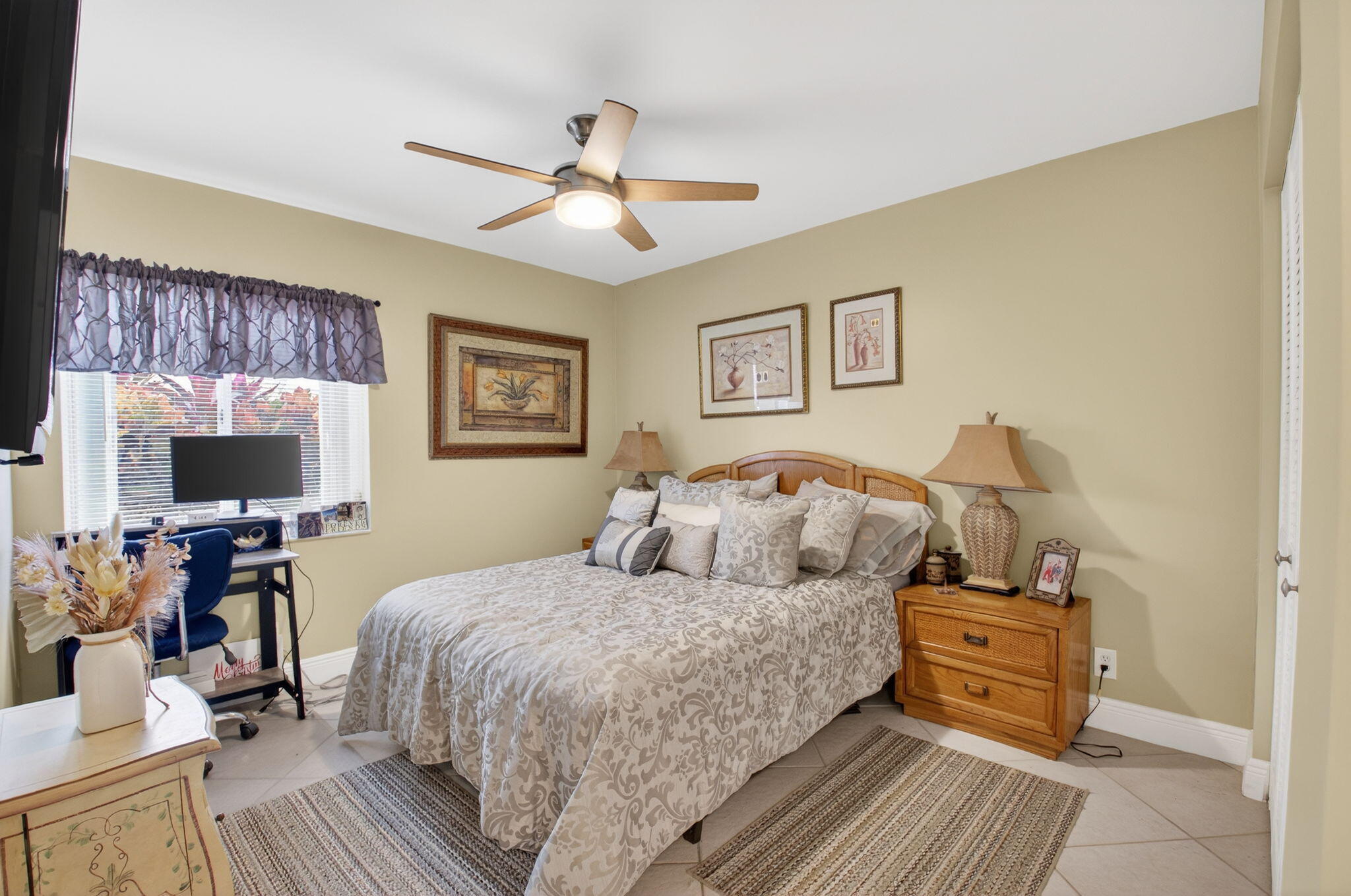 SAWGRASS LAKES HOMES; Lak - Residential