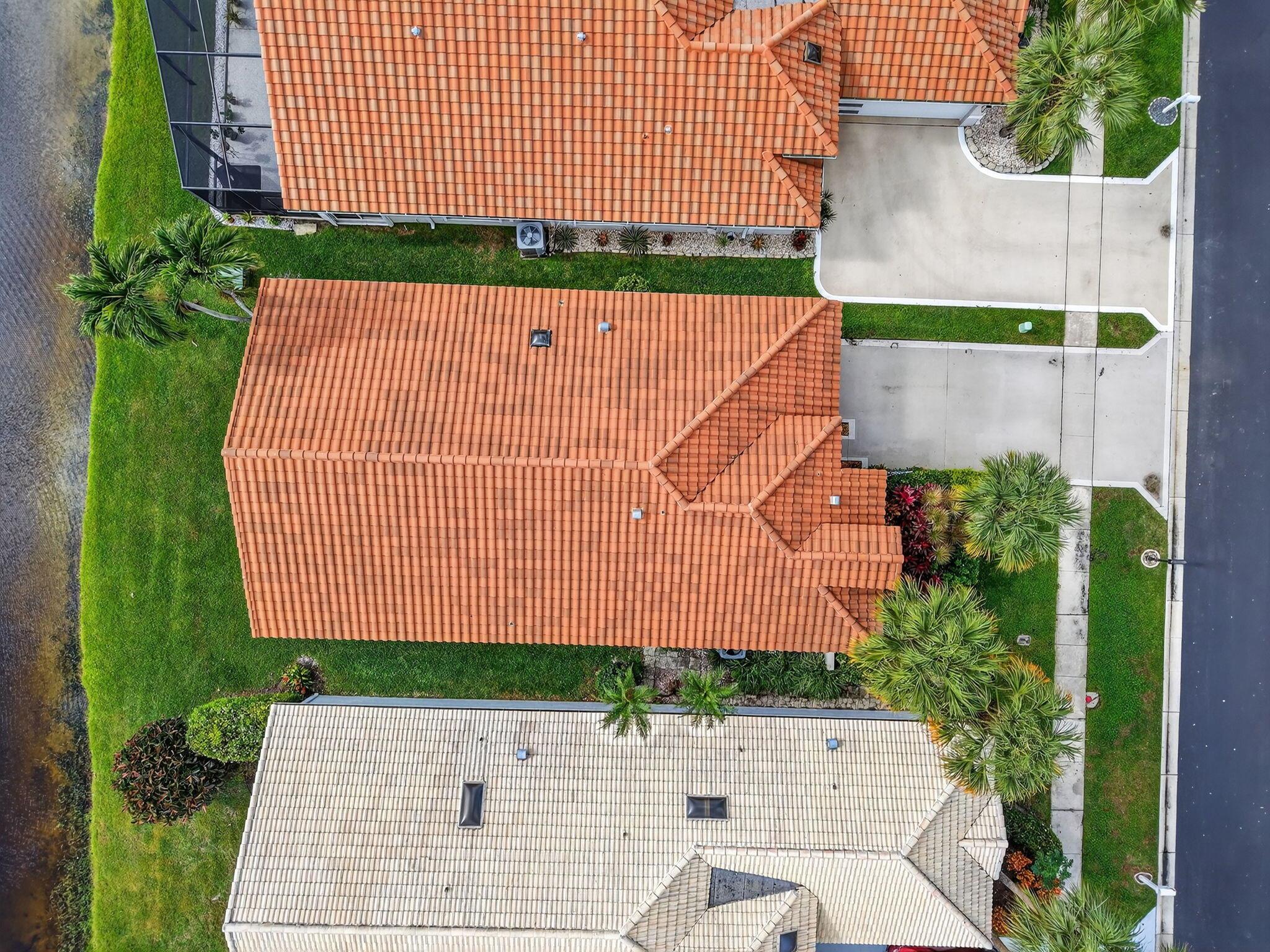 SAWGRASS LAKES HOMES; Lak - Residential