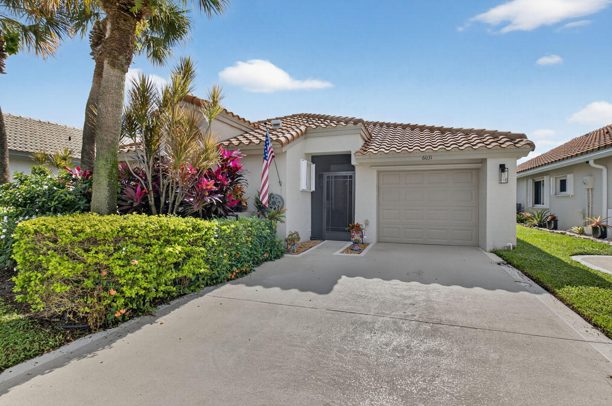 SAWGRASS LAKES HOMES; Lak - Residential