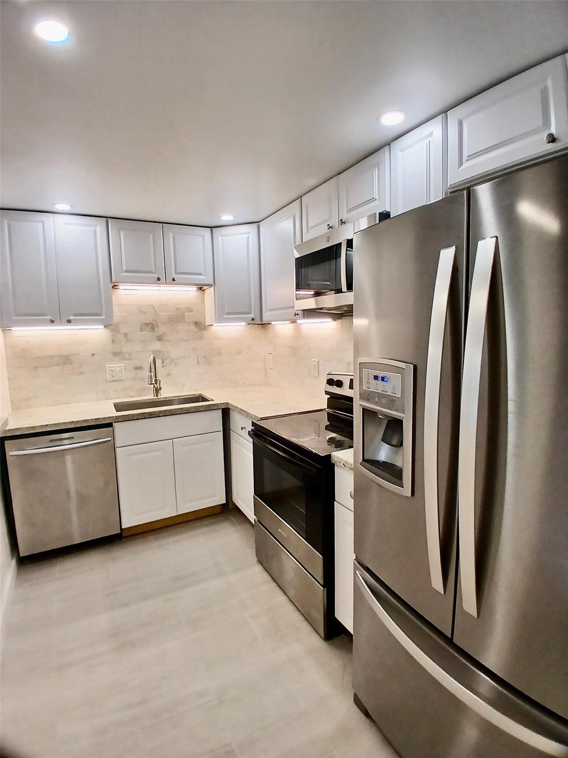 4164 N Inverrary Drive 311