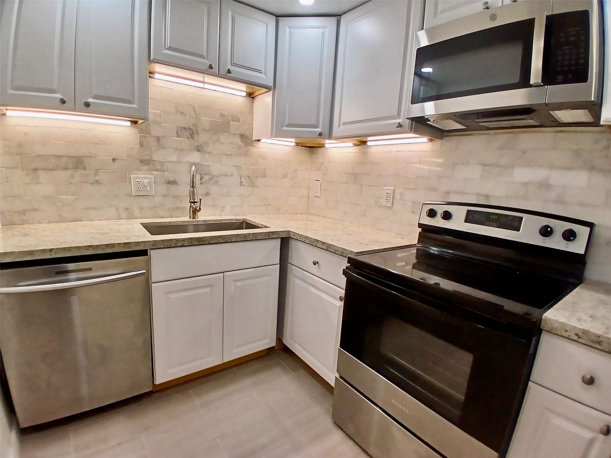 4164 N Inverrary Drive 311